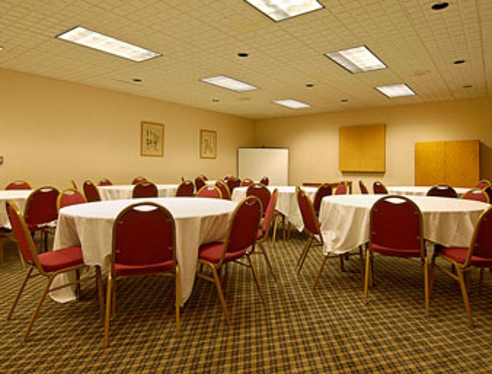 Ramada By Wyndham Cortland Hotel & Conference Center Facilidades foto